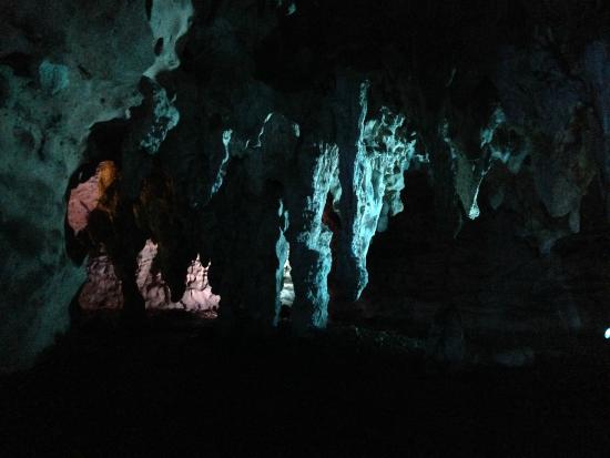 Iluminación de las grutas de Loltún