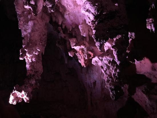 Iluminación de las grutas de Loltún