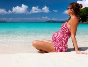 Embarazada tomando el sol, Foto: www.tvcrecer.com