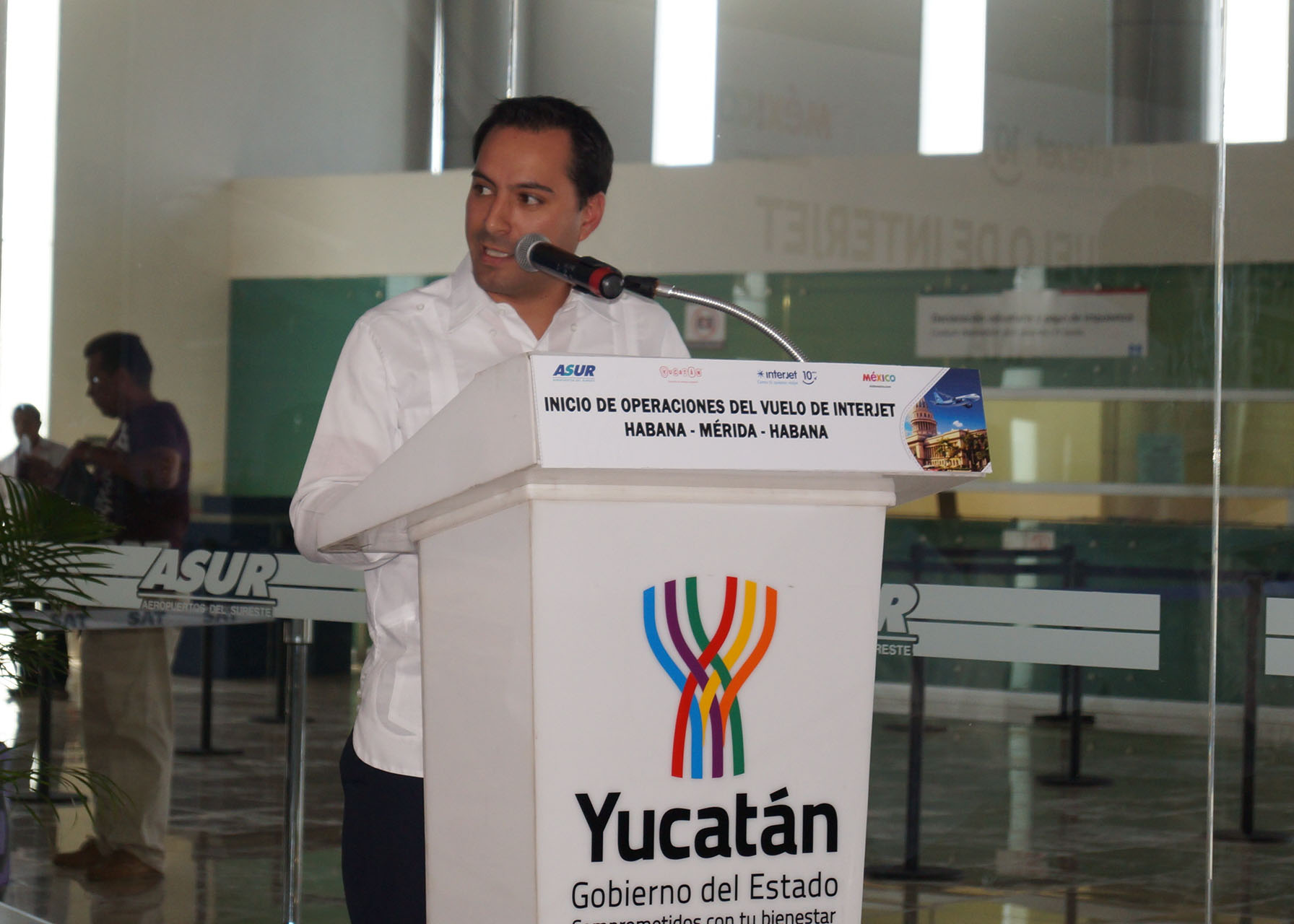 Maurico Vila, Presidente Municipal de Mérida en la ceremonia de Interjet - Foto Lluvia Magaña.